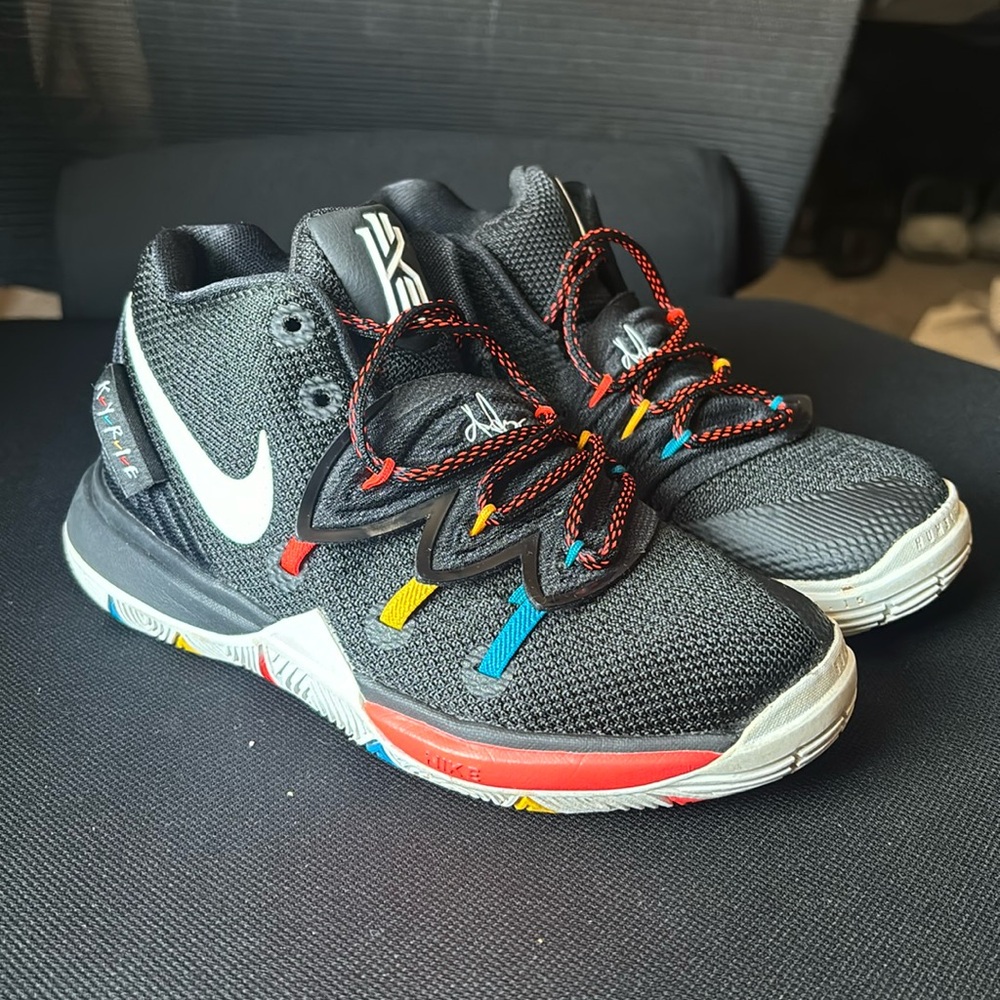 Basketball shoes
